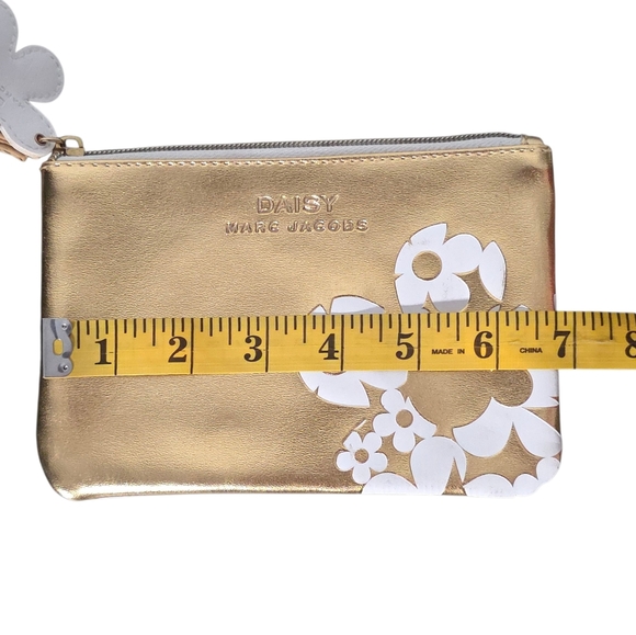 Marc Jacobs Gold Wristlet with White Floral Design - Picture 3 of 10